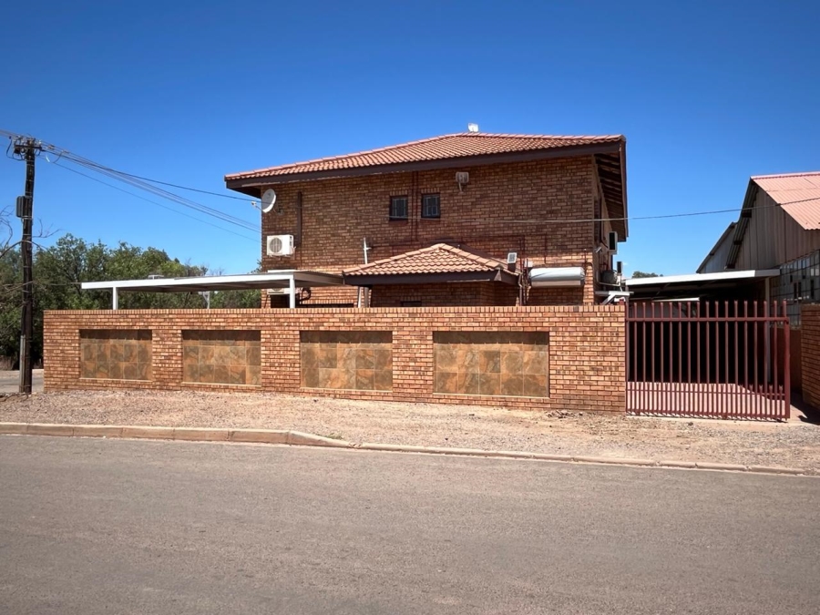 8 Bedroom Property for Sale in Postmasburg Northern Cape